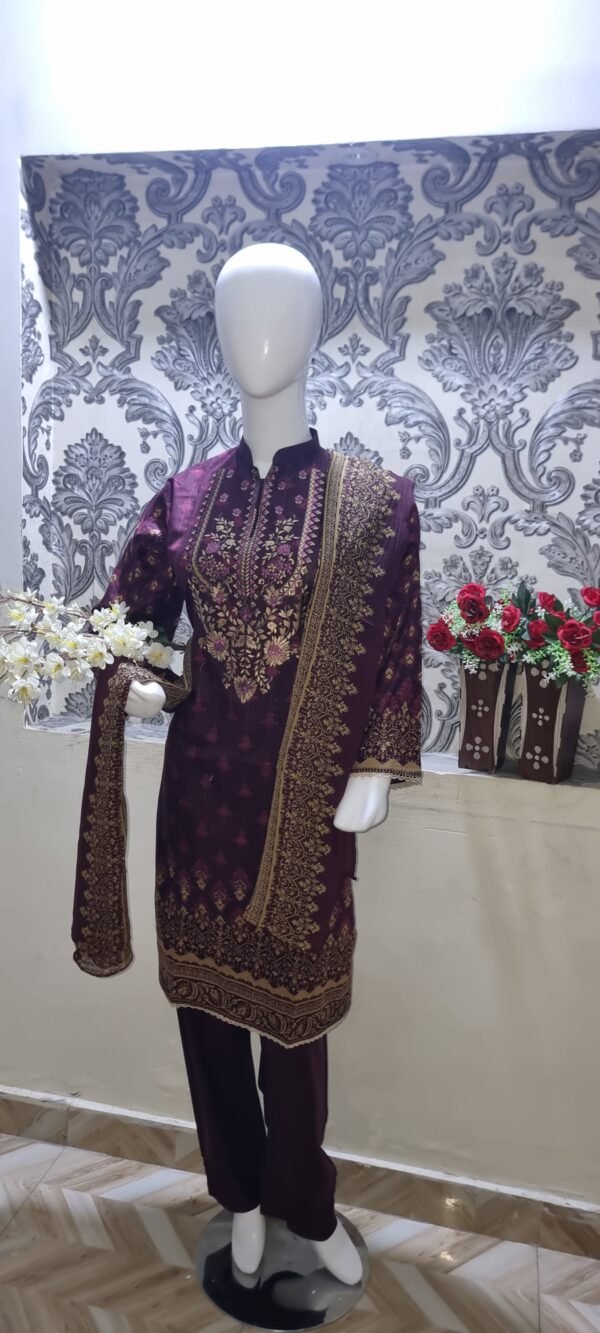 "Mehran Three-Piece Suit for Women - Elegant and Timeless Design" - Image 4