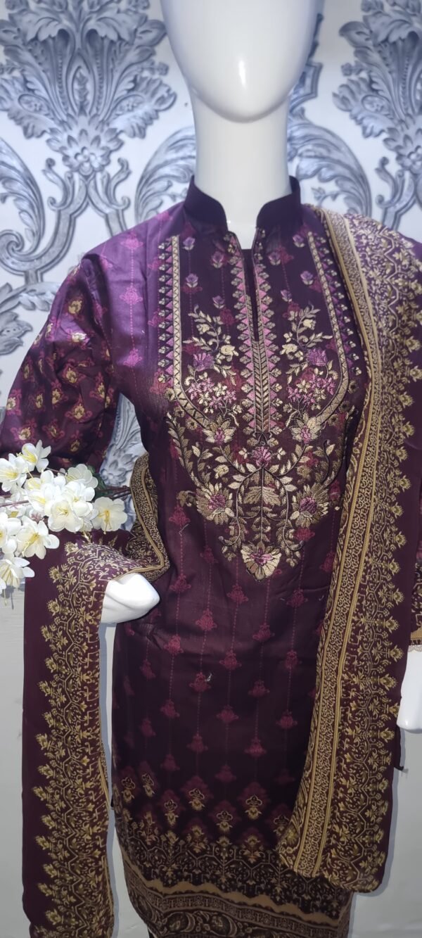 "Mehran Three-Piece Suit for Women - Elegant and Timeless Design" - Image 2